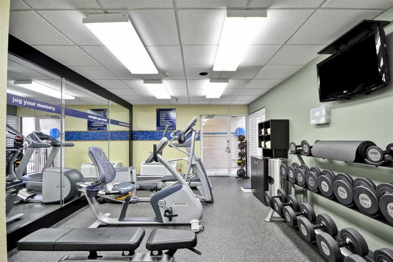 Hampton Inn Mount Pleasant Bagian luar foto