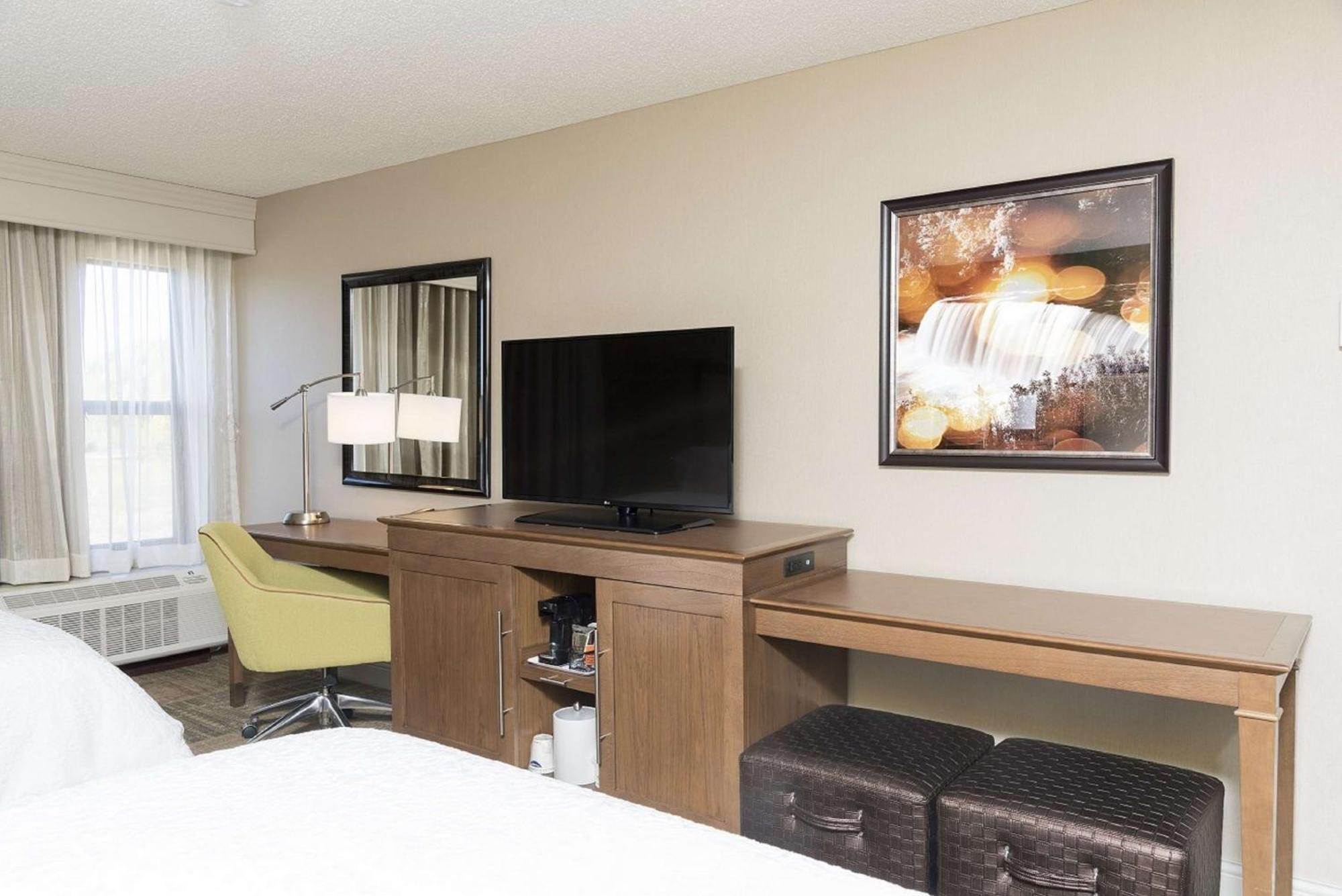Hampton Inn Mount Pleasant Bagian luar foto