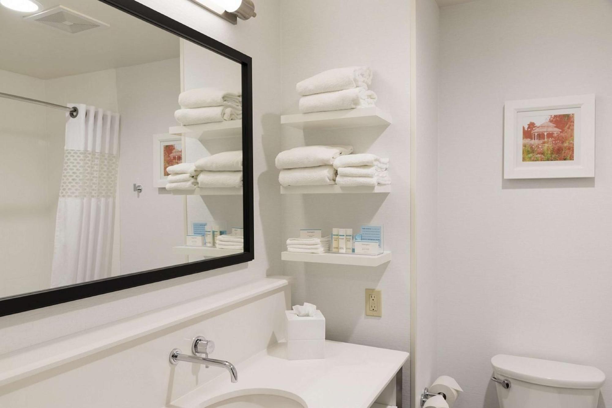 Hampton Inn Mount Pleasant Bagian luar foto