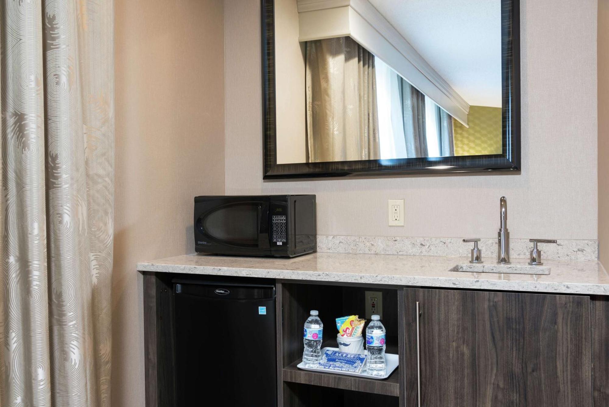 Hampton Inn Mount Pleasant Bagian luar foto