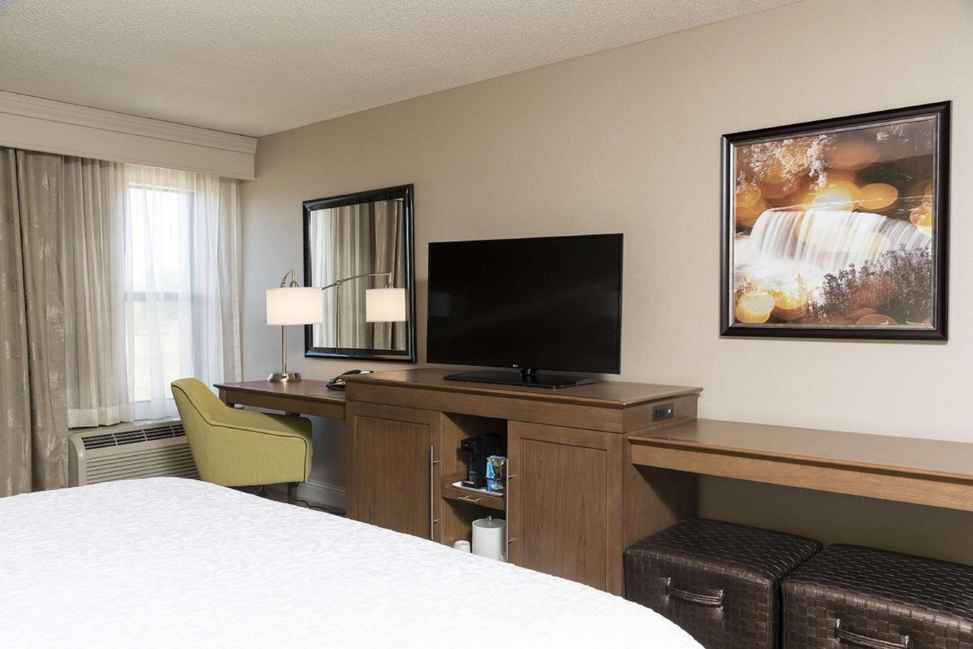 Hampton Inn Mount Pleasant Bagian luar foto