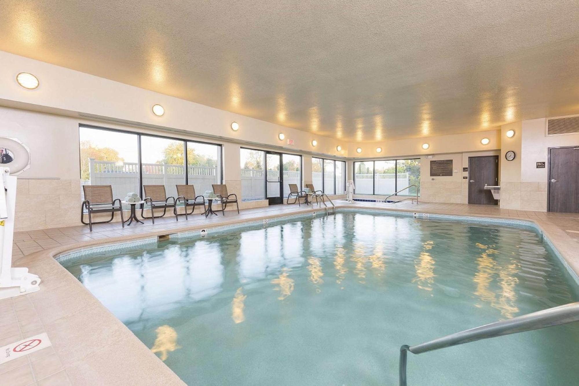 Hampton Inn Mount Pleasant Bagian luar foto