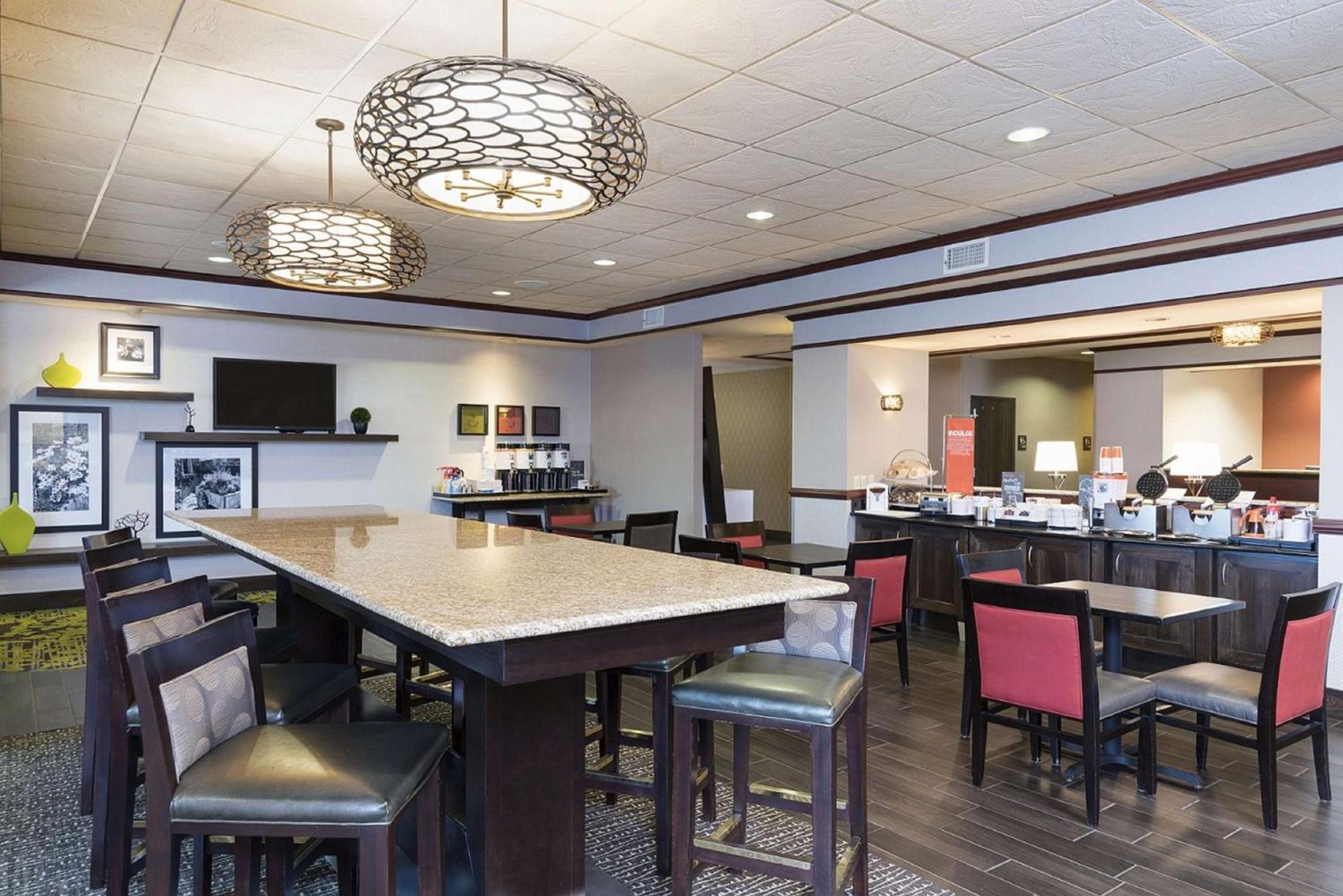 Hampton Inn Mount Pleasant Bagian luar foto