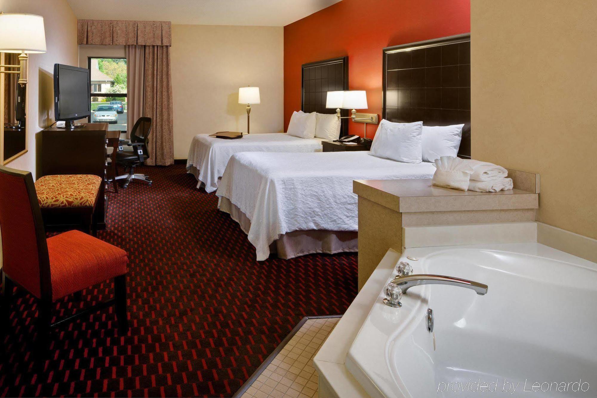 Hampton Inn Mount Pleasant Bagian luar foto