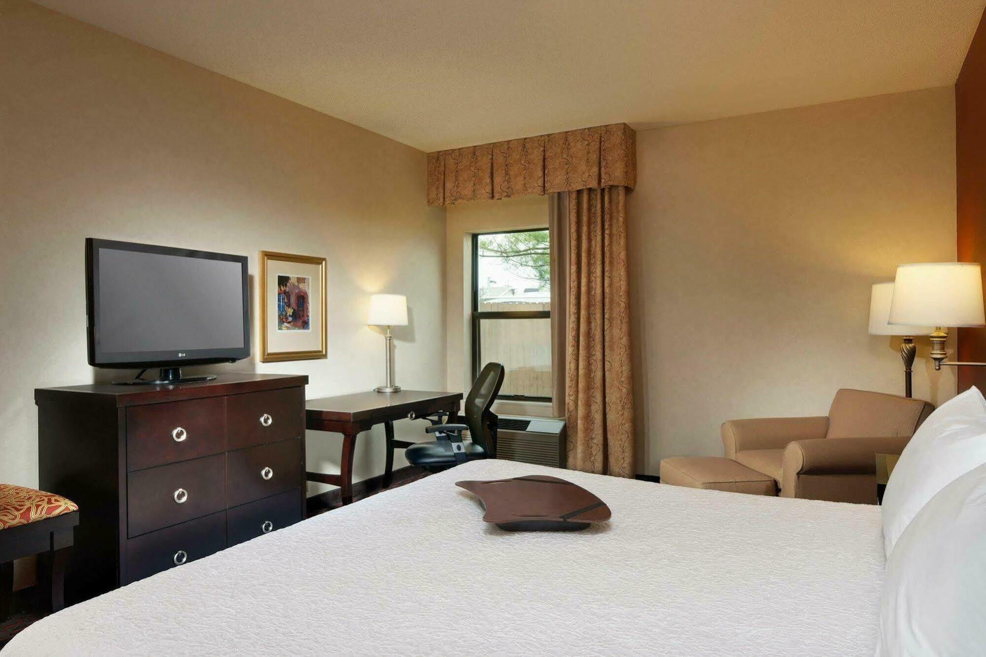 Hampton Inn Mount Pleasant Bagian luar foto