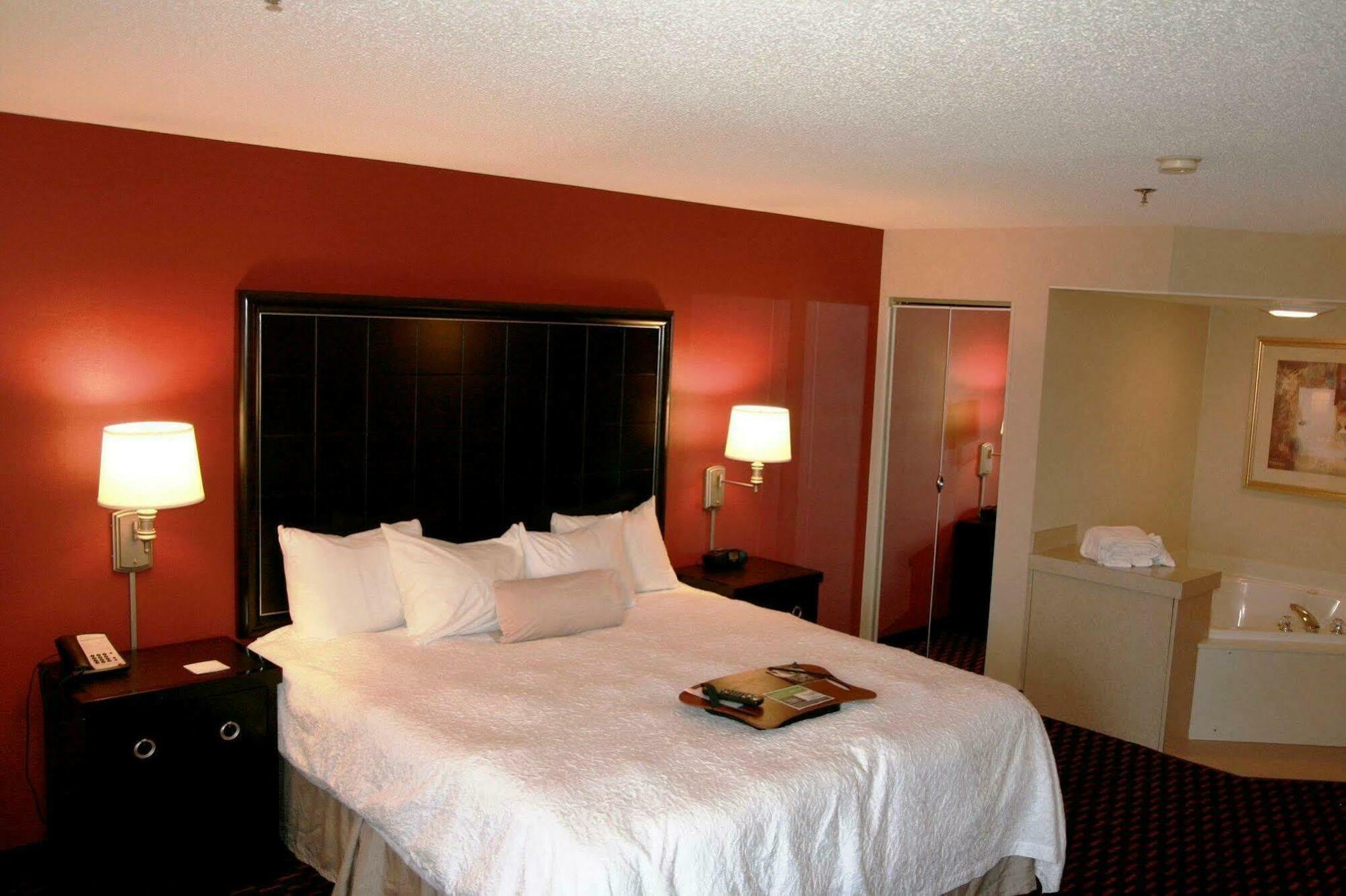 Hampton Inn Mount Pleasant Bagian luar foto