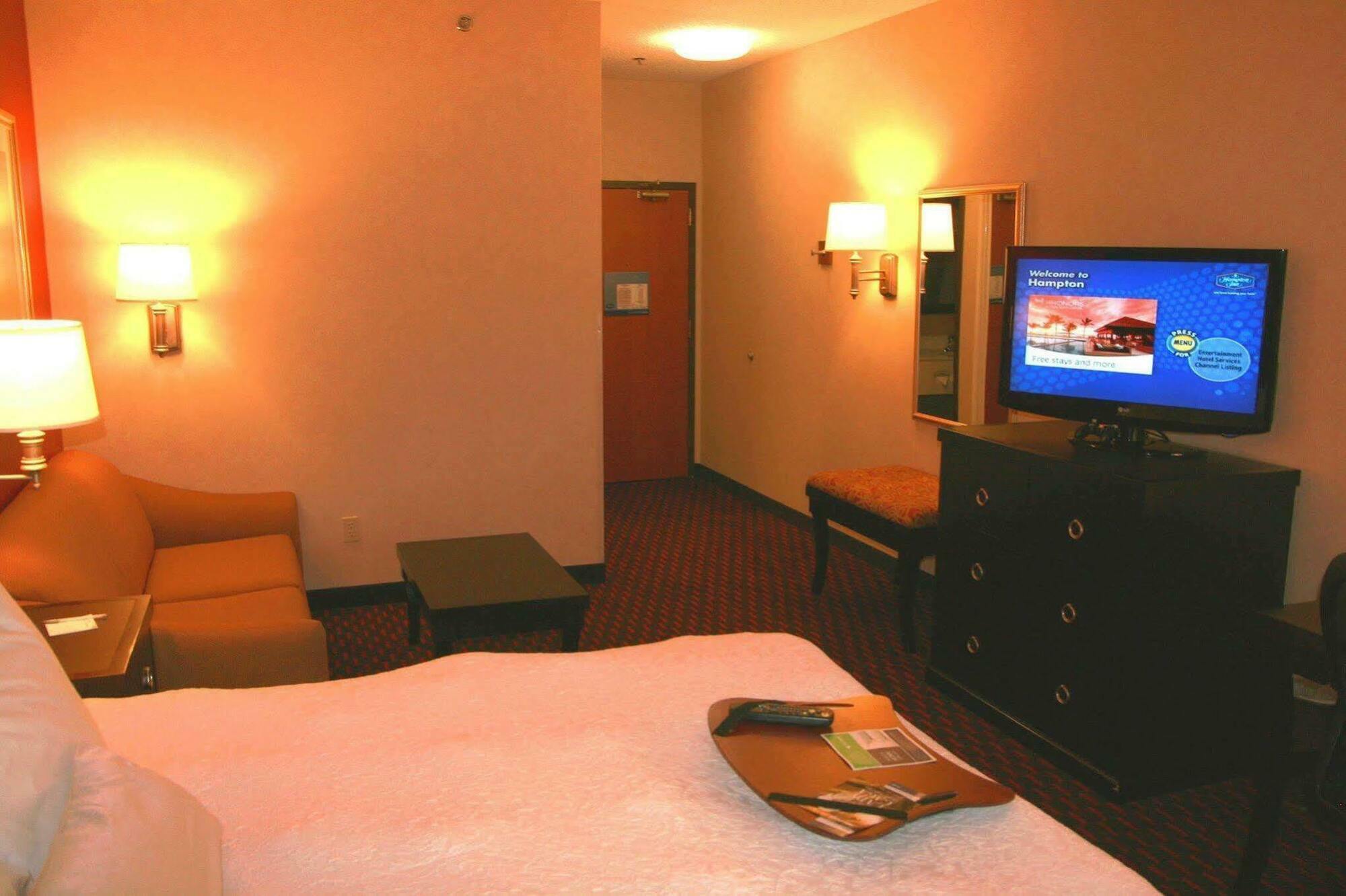 Hampton Inn Mount Pleasant Bagian luar foto