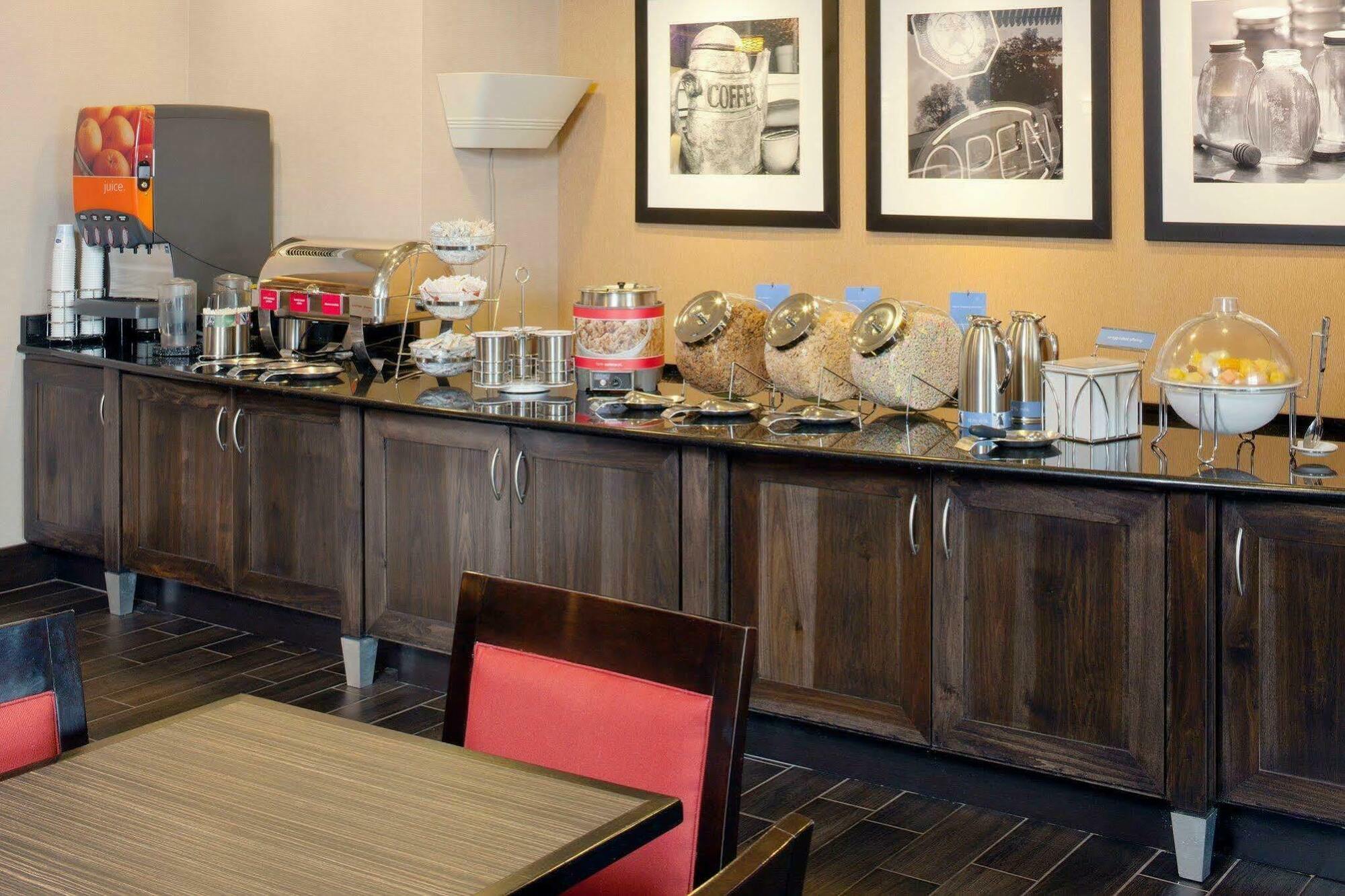 Hampton Inn Mount Pleasant Bagian luar foto