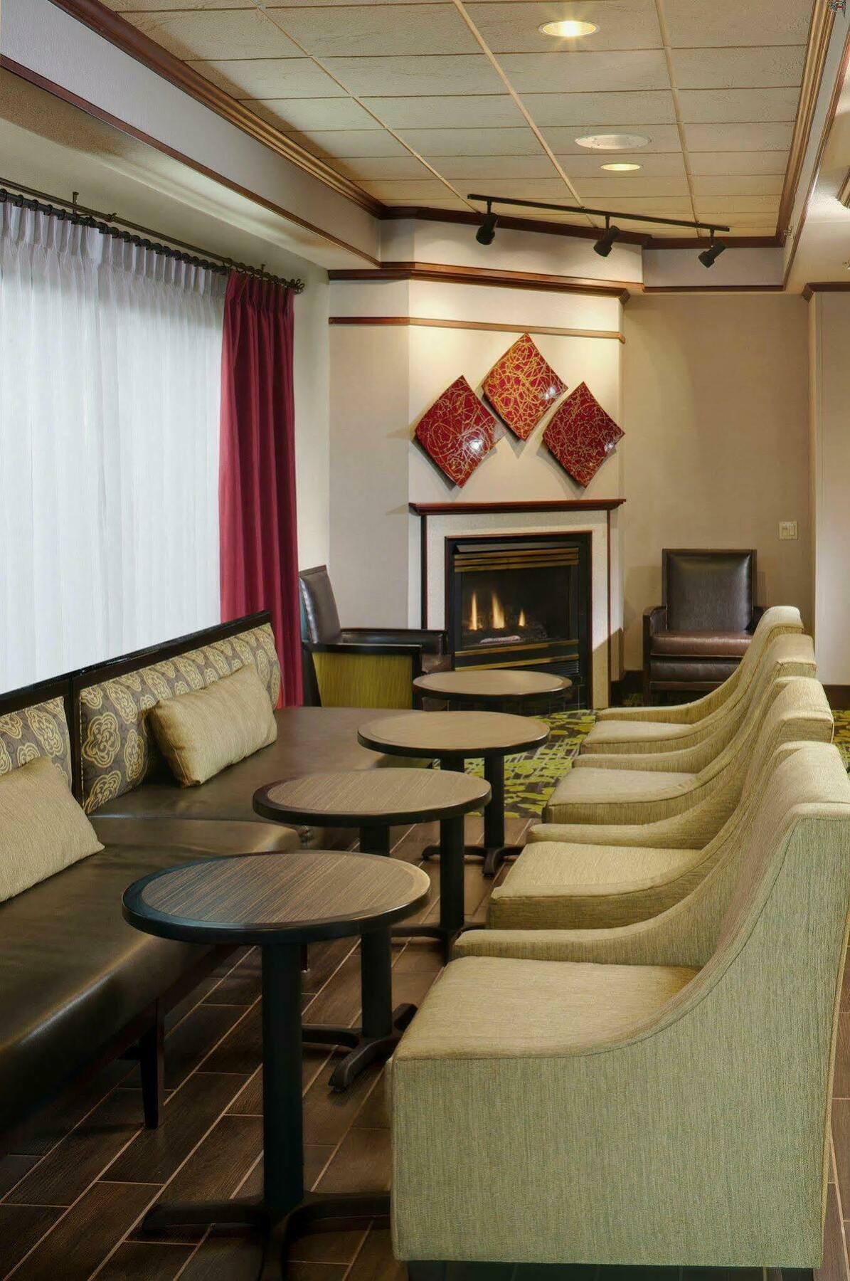 Hampton Inn Mount Pleasant Bagian luar foto