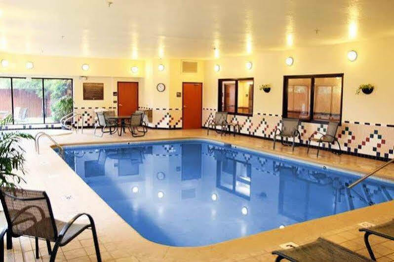 Hampton Inn Mount Pleasant Bagian luar foto